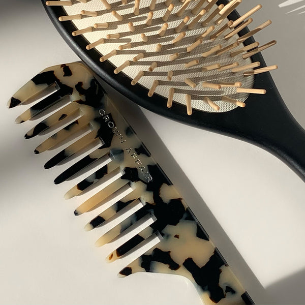 The Comb No. 002 - Crown Affair